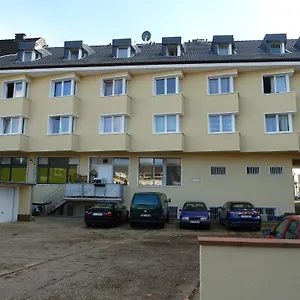 lipp-apartments.topcolognehotels.com/